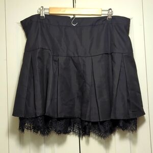 Hot Topic Zip-Up black skirt with Lace Hem size 1X
